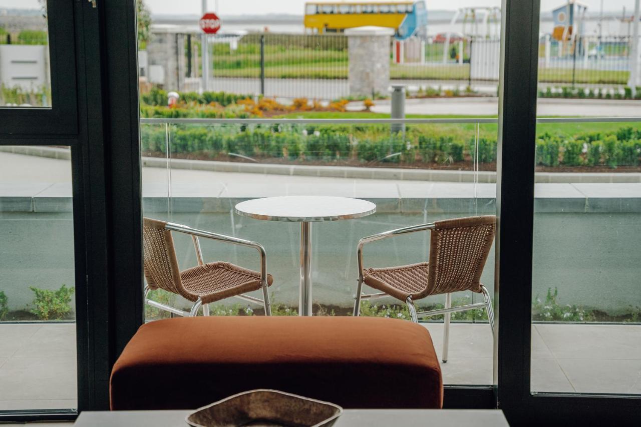 Shoreline Apartments กัลเวย์ ภายนอก รูปภาพ
