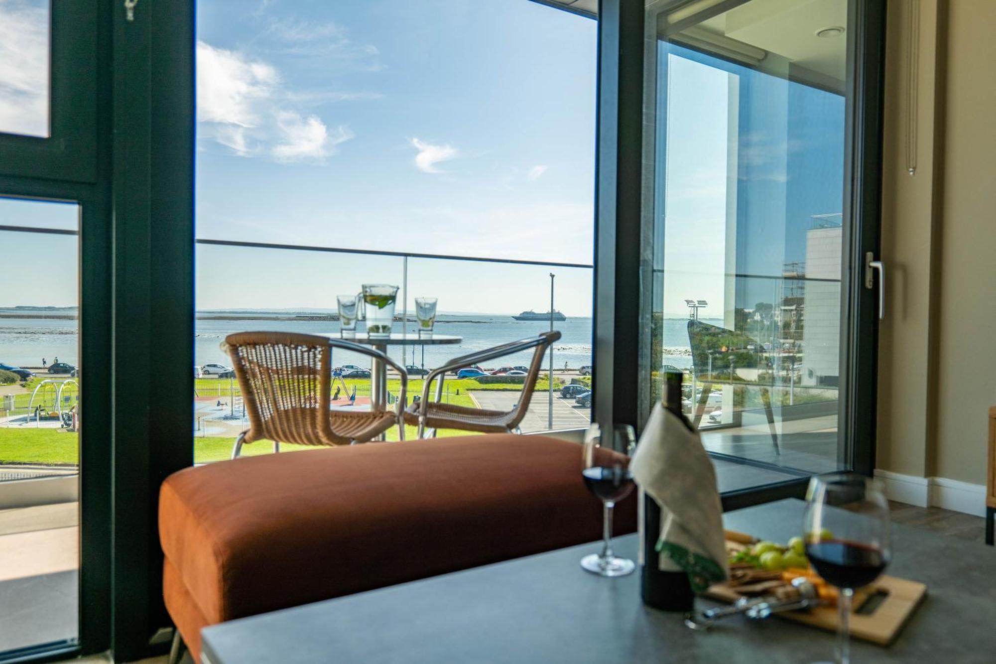 Shoreline Apartments กัลเวย์ ภายนอก รูปภาพ