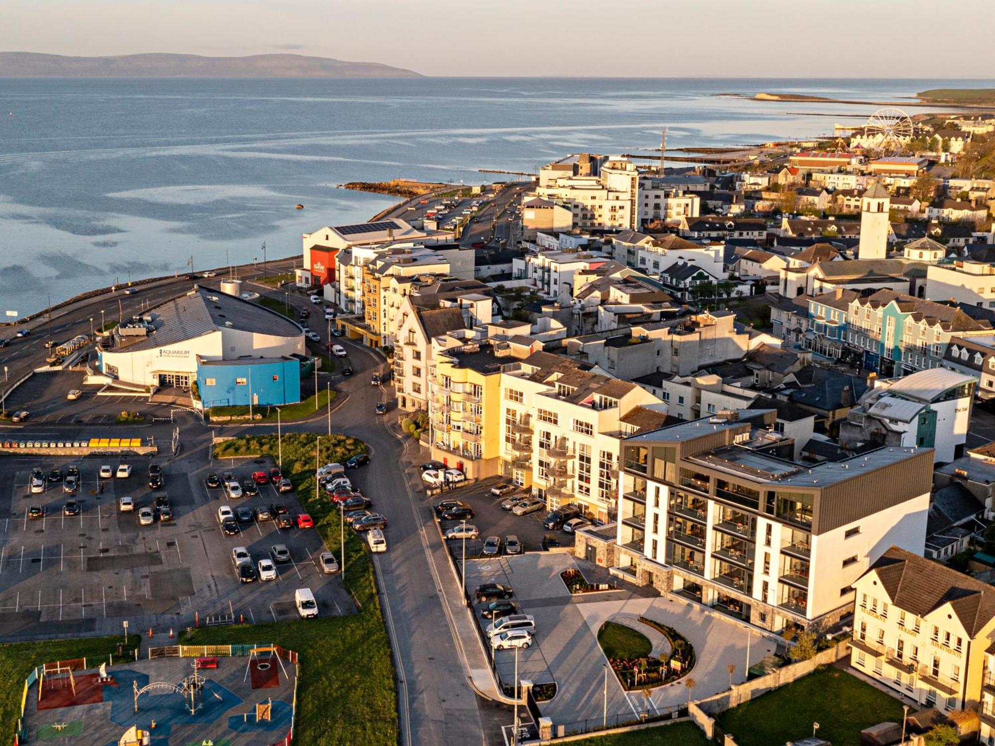 Shoreline Apartments กัลเวย์ ภายนอก รูปภาพ