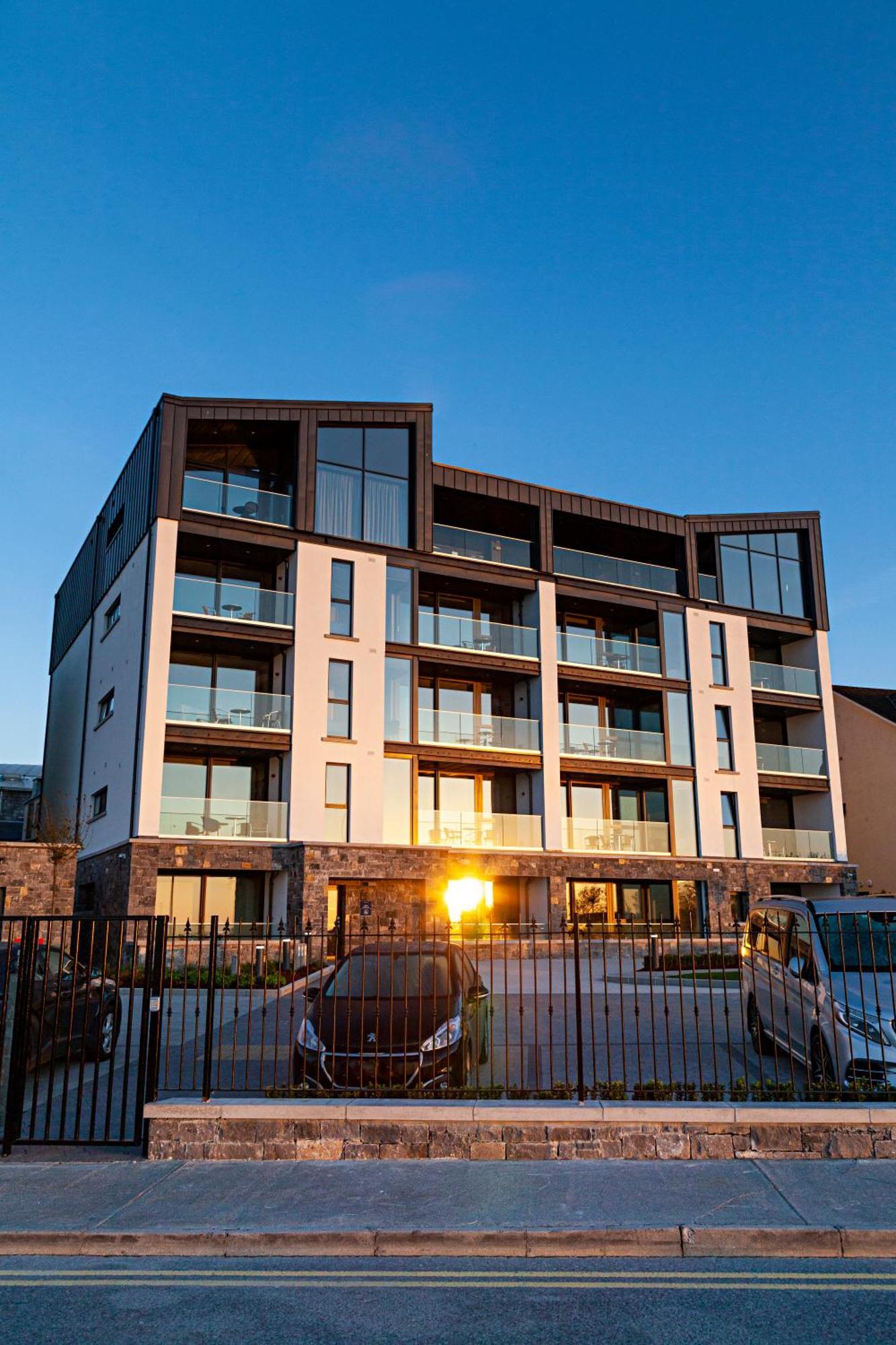 Shoreline Apartments กัลเวย์ ภายนอก รูปภาพ